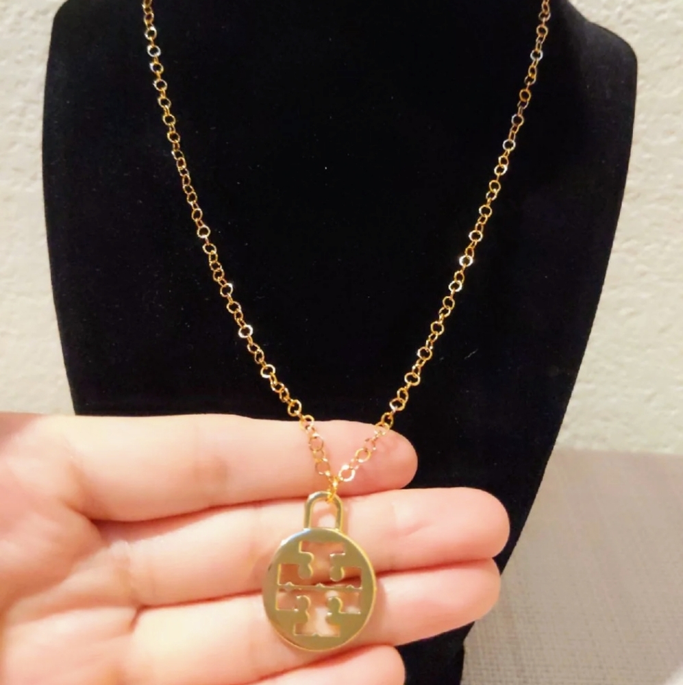 Auth Tory Burch Logo Charm on Gold Plated Necklace - Picture 4 of 4